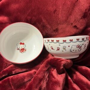 Set of 2 Hello Kitty Christmas Bowls